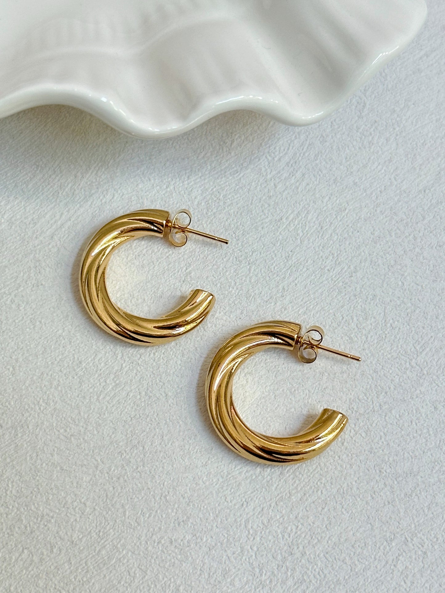 Ezra Classic Hoop Earrings