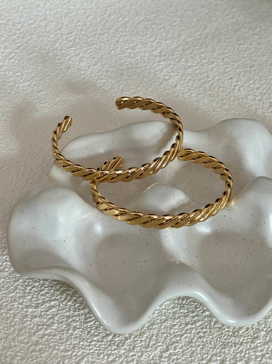 Shea Twisted Bangle